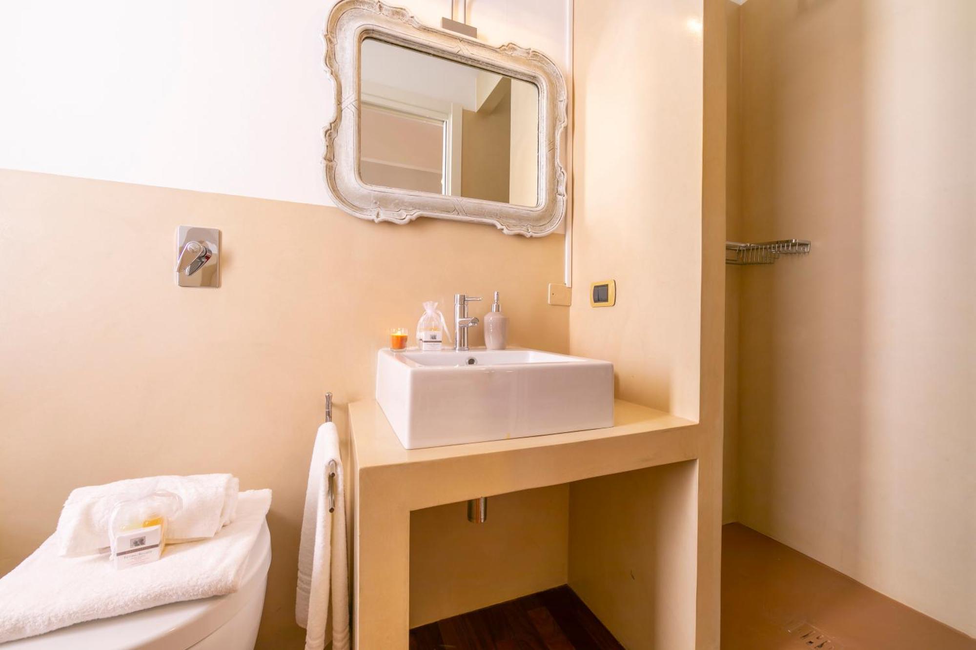 Appartamento Il Golfo Lake View - Happy Rentals ラヴェーノ エクステリア 写真