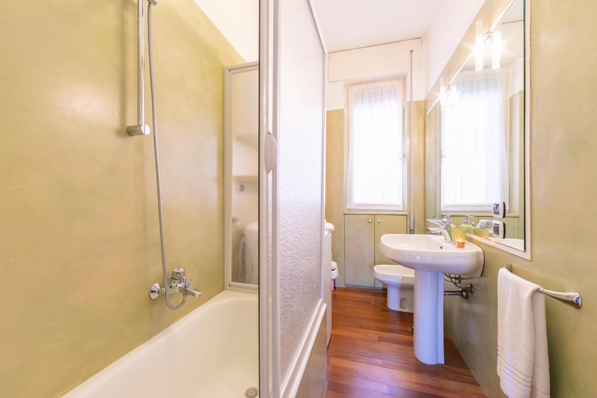 Appartamento Il Golfo Lake View - Happy Rentals ラヴェーノ エクステリア 写真