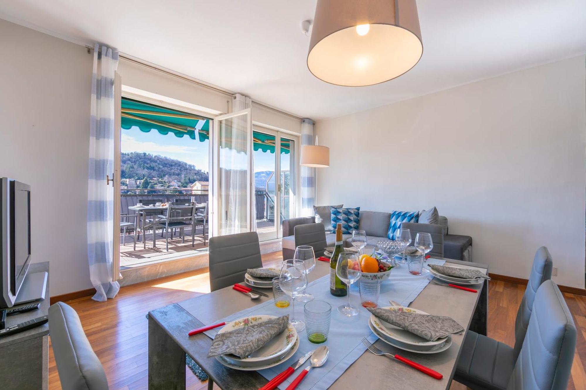 Appartamento Il Golfo Lake View - Happy Rentals ラヴェーノ エクステリア 写真